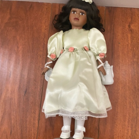 Black porcelain doll on stand - Picture 7 of 16